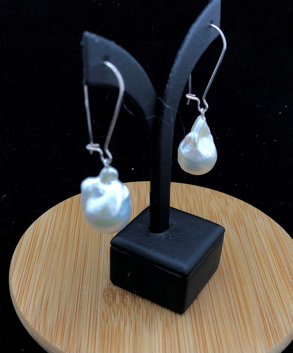 Edison Baroque Pearl Earrings                    OLE 07