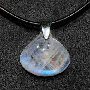 Moonstone Pendant                  OLP 23